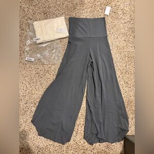 2 pairs of Women’s Maternity/Postpartum Pants